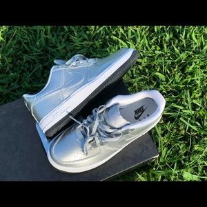 Nike Air Force 1 • sz 5.5Y = Women’s sz 7